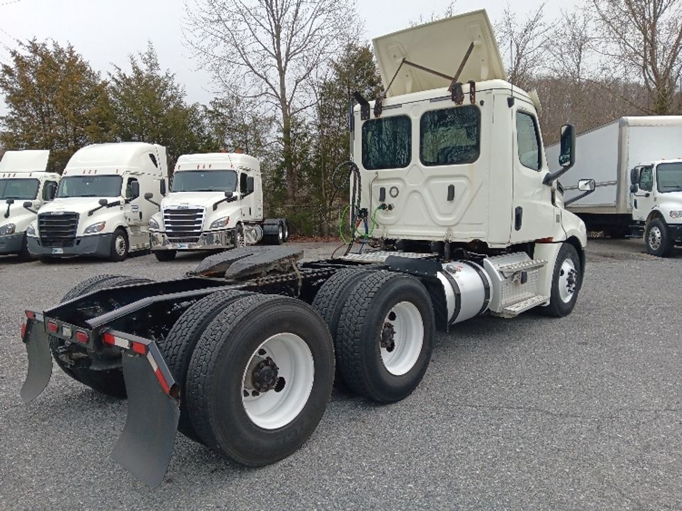 Day Cab Tractor-Heavy Duty Tractors-Freightliner-2019-T12664ST-Blountville-TN-418,033\n\t\tmiles-$ 47,000 - Image 7