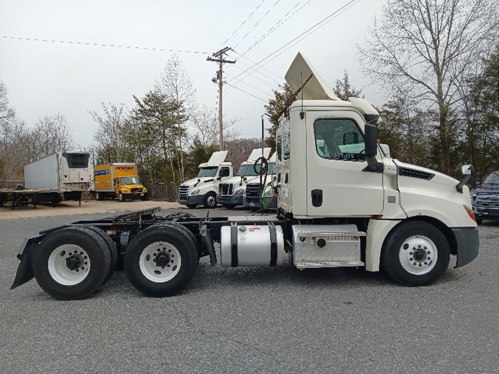 Day Cab Tractor-Heavy Duty Tractors-Freightliner-2019-T12664ST-Blountville-TN-418,033\n\t\tmiles-$ 47,000 - Image 8