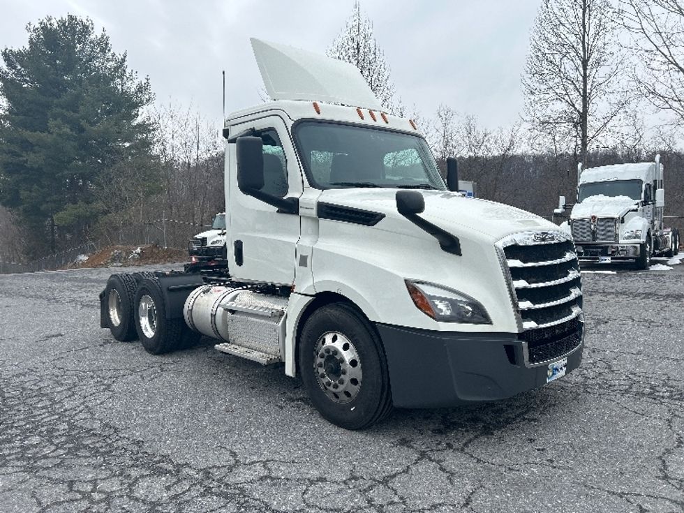 Day Cab Tractor-Heavy Duty Tractors-Freightliner-2019-T12664ST-Blountville-TN-463,482\n\t\tmiles-$ 41,250 - Image 1