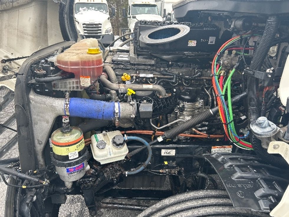 Day Cab Tractor-Heavy Duty Tractors-Freightliner-2019-T12664ST-Blountville-TN-463,482\n\t\tmiles-$ 41,250 - Image 16