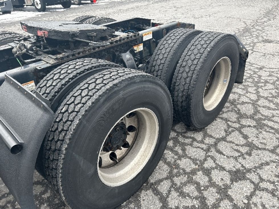 Day Cab Tractor-Heavy Duty Tractors-Freightliner-2019-T12664ST-Blountville-TN-463,482\n\t\tmiles-$ 41,250 - Image 17