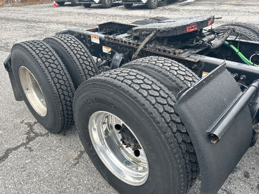 Day Cab Tractor-Heavy Duty Tractors-Freightliner-2019-T12664ST-Blountville-TN-463,482\n\t\tmiles-$ 41,250 - Image 18