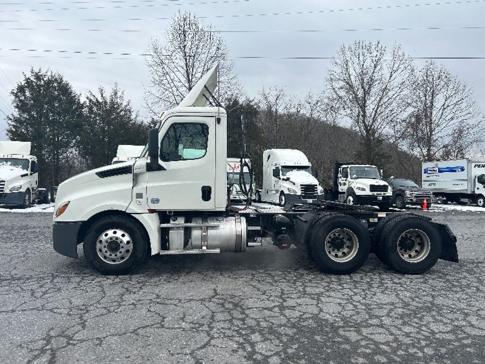 Day Cab Tractor-Heavy Duty Tractors-Freightliner-2019-T12664ST-Blountville-TN-463,482\n\t\tmiles-$ 41,250 - Image 4