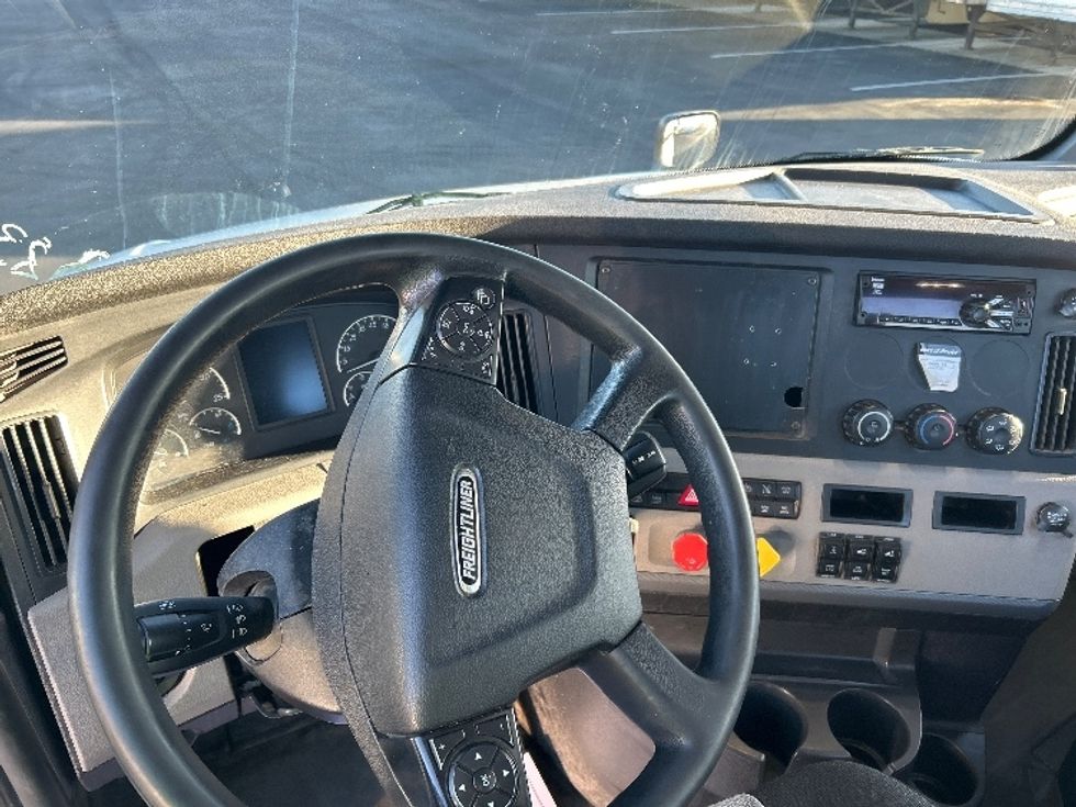 Day Cab Tractor-Heavy Duty Tractors-Freightliner-2019-T12664ST-Boise-ID-558,168\n\t\tmiles-$ 36,750 - Image 11