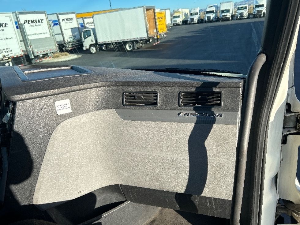 Day Cab Tractor-Heavy Duty Tractors-Freightliner-2019-T12664ST-Boise-ID-558,168\n\t\tmiles-$ 36,750 - Image 13