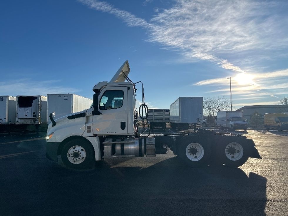 Day Cab Tractor-Heavy Duty Tractors-Freightliner-2019-T12664ST-Boise-ID-558,168\n\t\tmiles-$ 36,750 - Image 4