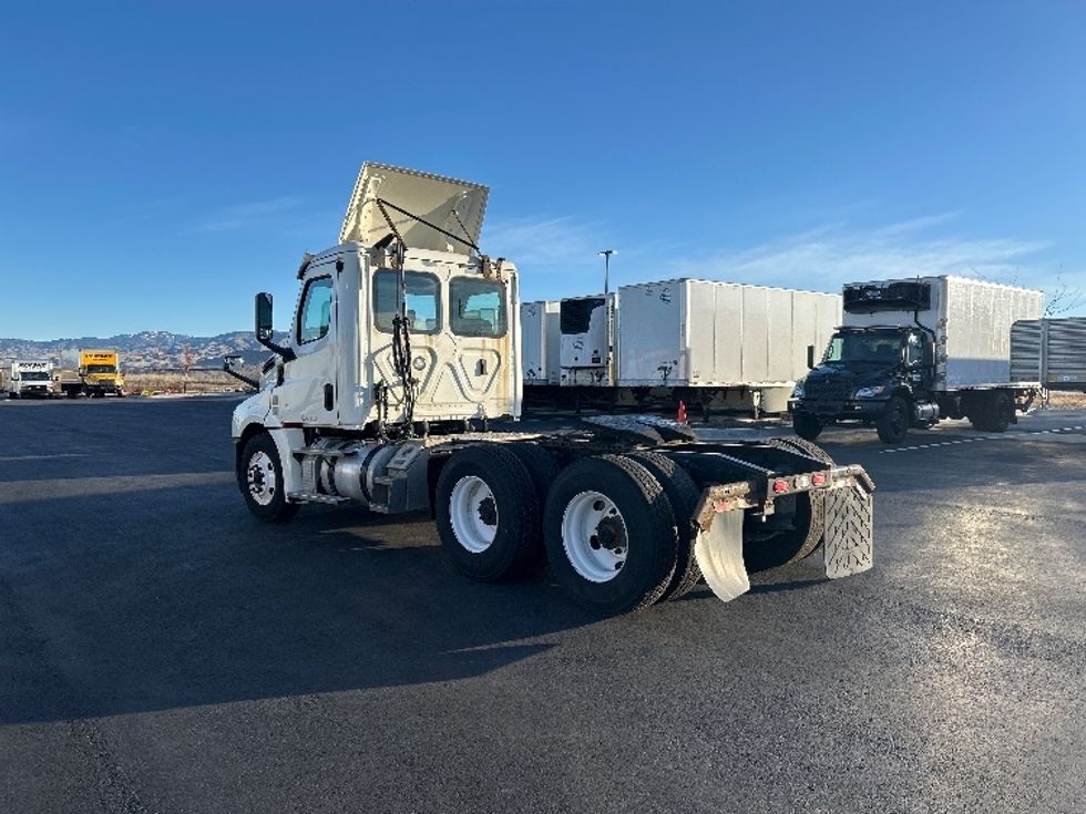 Day Cab Tractor-Heavy Duty Tractors-Freightliner-2019-T12664ST-Boise-ID-558,168\n\t\tmiles-$ 36,750 - Image 5