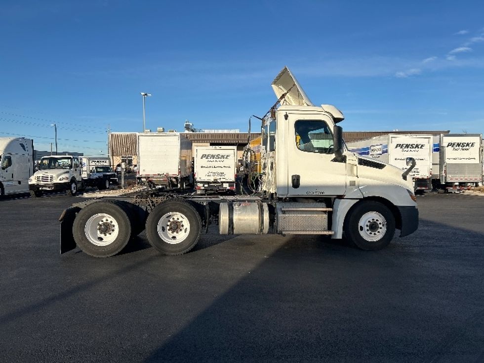 Day Cab Tractor-Heavy Duty Tractors-Freightliner-2019-T12664ST-Boise-ID-558,168\n\t\tmiles-$ 36,750 - Image 8
