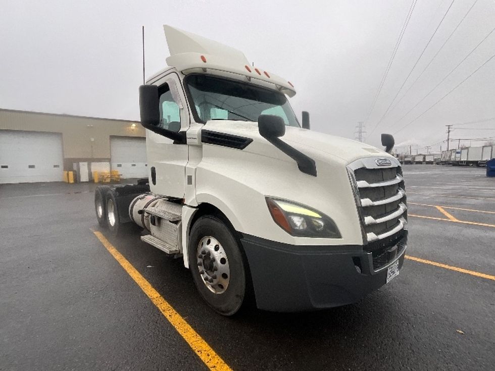 Day Cab Tractor-Heavy Duty Tractors-Freightliner-2019-T12664ST-Boucherville-PQ-473,482\n\t\tkm-$ 63,000 - Image 1