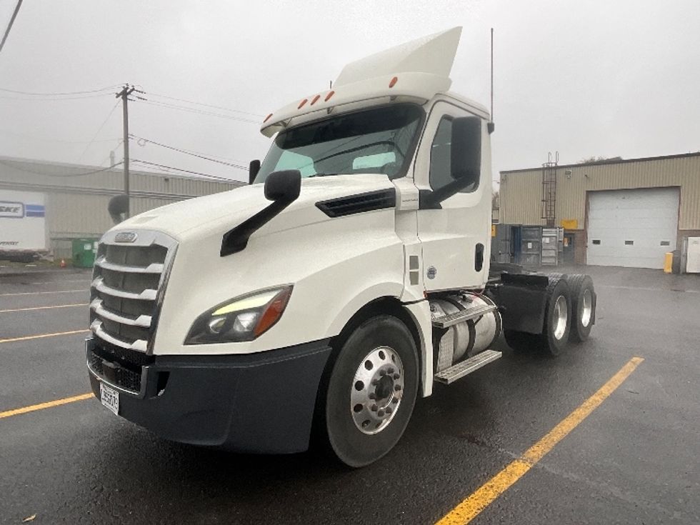 Day Cab Tractor-Heavy Duty Tractors-Freightliner-2019-T12664ST-Boucherville-PQ-473,482\n\t\tkm-$ 63,000 - Image 3