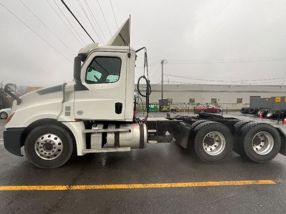 Day Cab Tractor-Heavy Duty Tractors-Freightliner-2019-T12664ST-Boucherville-PQ-473,482\n\t\tkm-$ 63,000 - Image 4