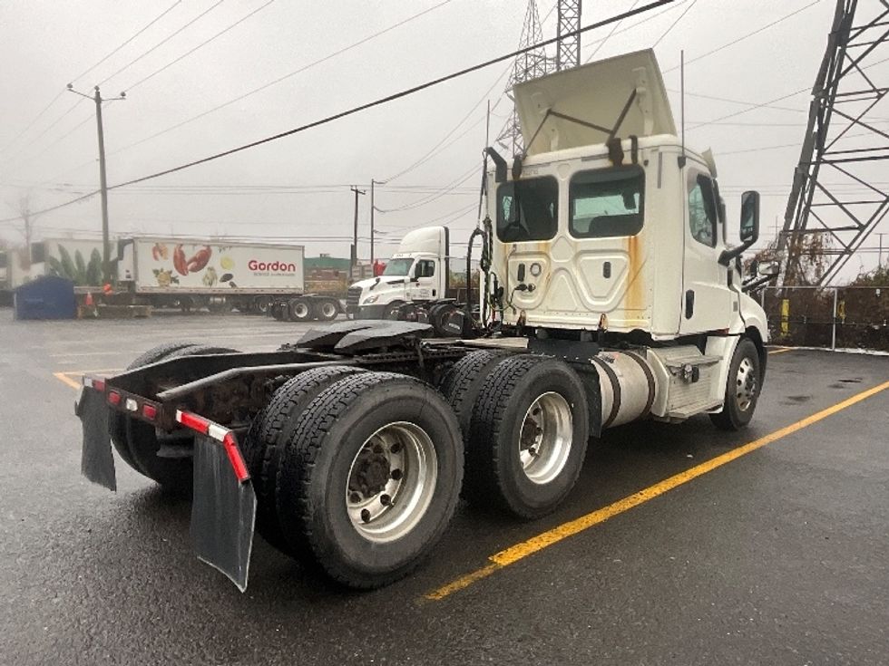 Day Cab Tractor-Heavy Duty Tractors-Freightliner-2019-T12664ST-Boucherville-PQ-473,482\n\t\tkm-$ 63,000 - Image 7