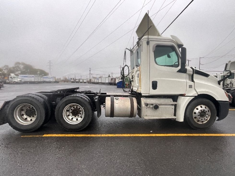 Day Cab Tractor-Heavy Duty Tractors-Freightliner-2019-T12664ST-Boucherville-PQ-473,482\n\t\tkm-$ 63,000 - Image 8