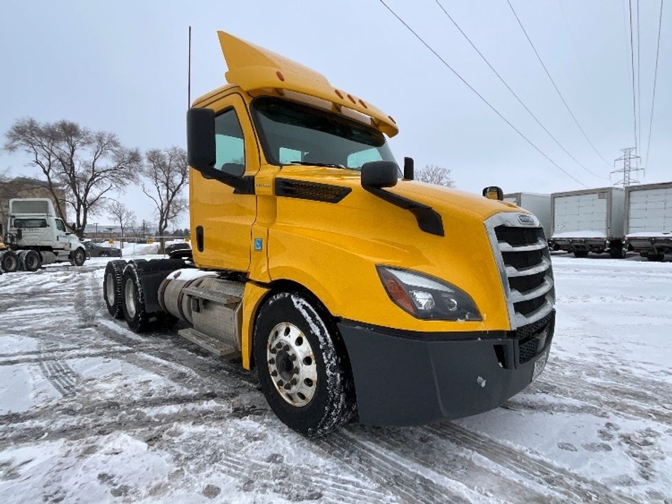 Day Cab Tractor-Heavy Duty Tractors-Freightliner-2019-T12664ST-Boucherville-PQ-587,583\n\t\tkm-$ 51,250 - Image 1