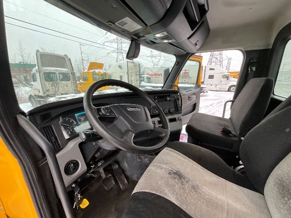 Day Cab Tractor-Heavy Duty Tractors-Freightliner-2019-T12664ST-Boucherville-PQ-587,583\n\t\tkm-$ 51,250 - Image 10