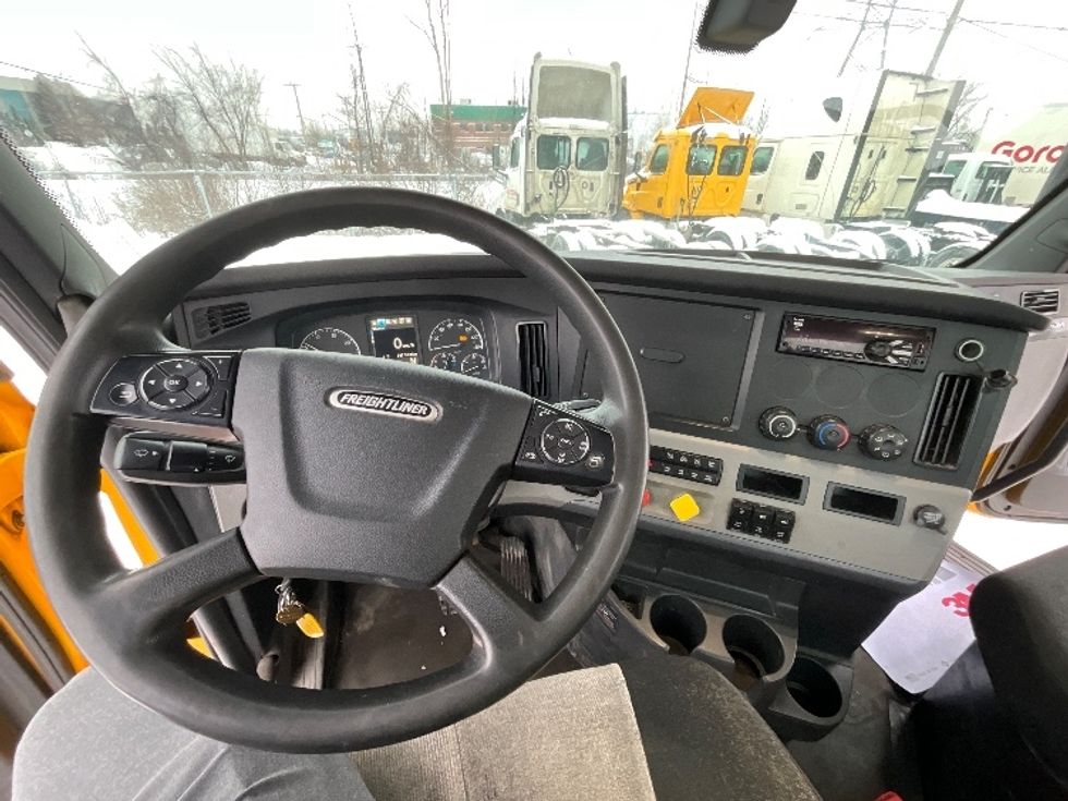 Day Cab Tractor-Heavy Duty Tractors-Freightliner-2019-T12664ST-Boucherville-PQ-587,583\n\t\tkm-$ 51,250 - Image 11