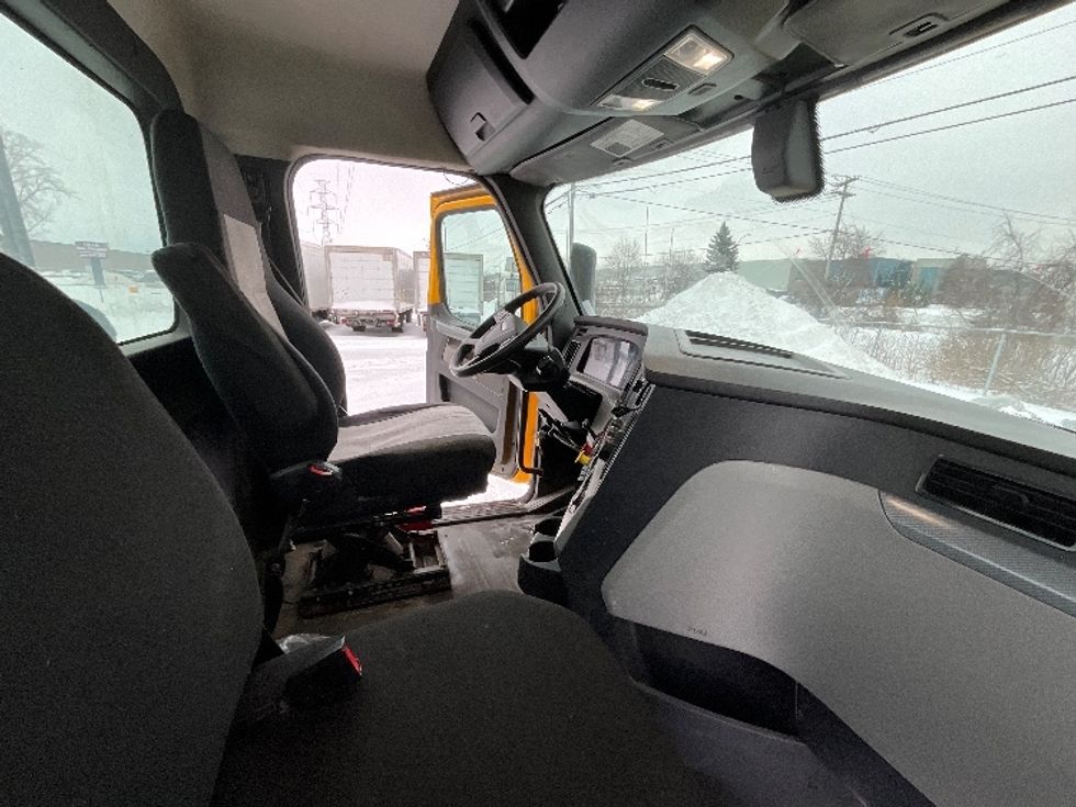 Day Cab Tractor-Heavy Duty Tractors-Freightliner-2019-T12664ST-Boucherville-PQ-587,583\n\t\tkm-$ 51,250 - Image 14