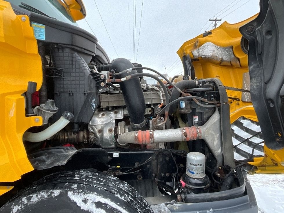 Day Cab Tractor-Heavy Duty Tractors-Freightliner-2019-T12664ST-Boucherville-PQ-587,583\n\t\tkm-$ 51,250 - Image 15