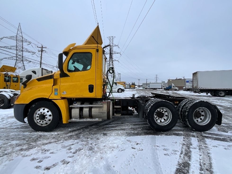 Day Cab Tractor-Heavy Duty Tractors-Freightliner-2019-T12664ST-Boucherville-PQ-587,583\n\t\tkm-$ 51,250 - Image 4