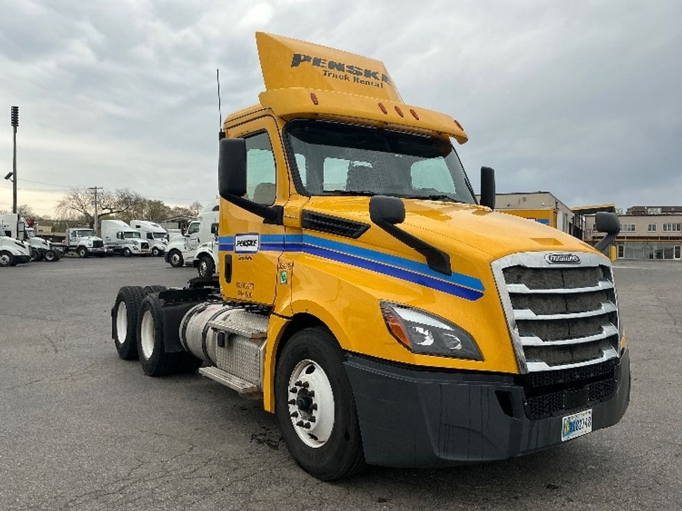 Day Cab Tractor-Heavy Duty Tractors-Freightliner-2019-T12664ST-Bowling Green-KY-351,049\n\t\tmiles-$ 41,250 - Image 1