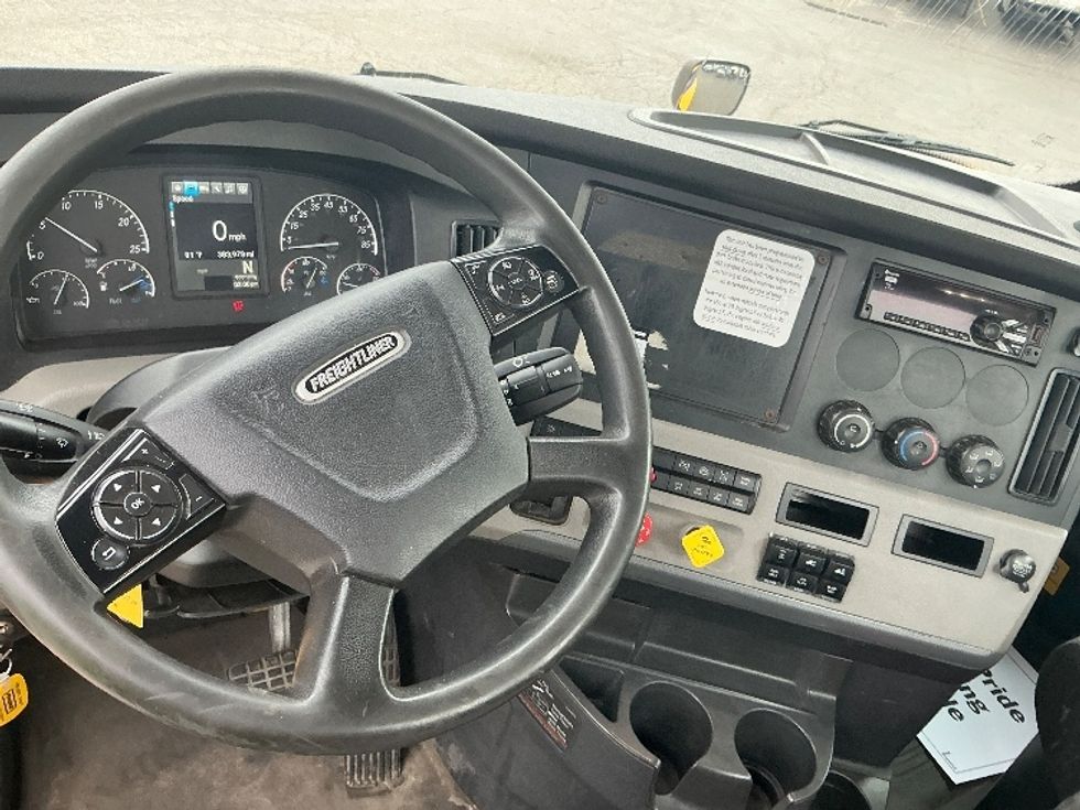 Day Cab Tractor-Heavy Duty Tractors-Freightliner-2019-T12664ST-Bowling Green-KY-351,049\n\t\tmiles-$ 41,250 - Image 11