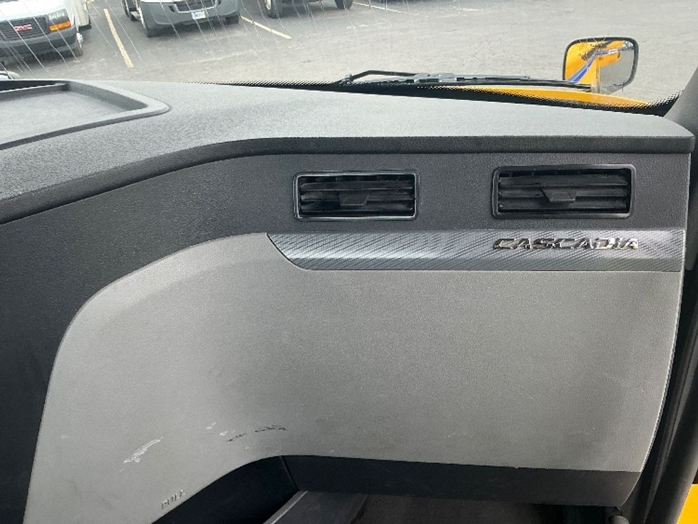 Day Cab Tractor-Heavy Duty Tractors-Freightliner-2019-T12664ST-Bowling Green-KY-351,049\n\t\tmiles-$ 41,250 - Image 13