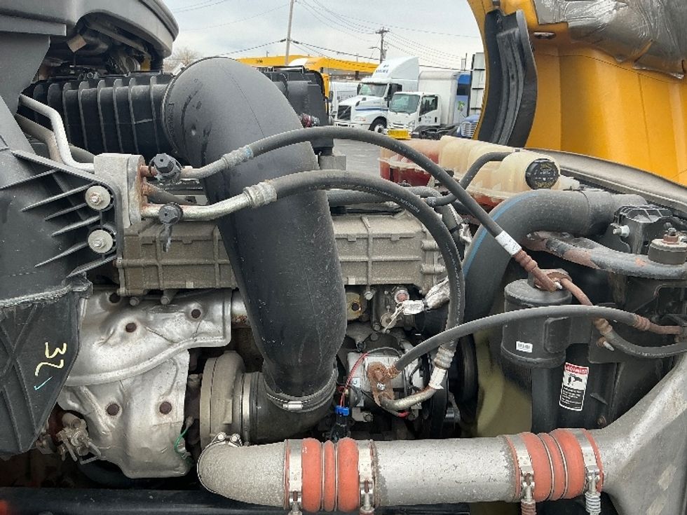 Day Cab Tractor-Heavy Duty Tractors-Freightliner-2019-T12664ST-Bowling Green-KY-351,049\n\t\tmiles-$ 41,250 - Image 15