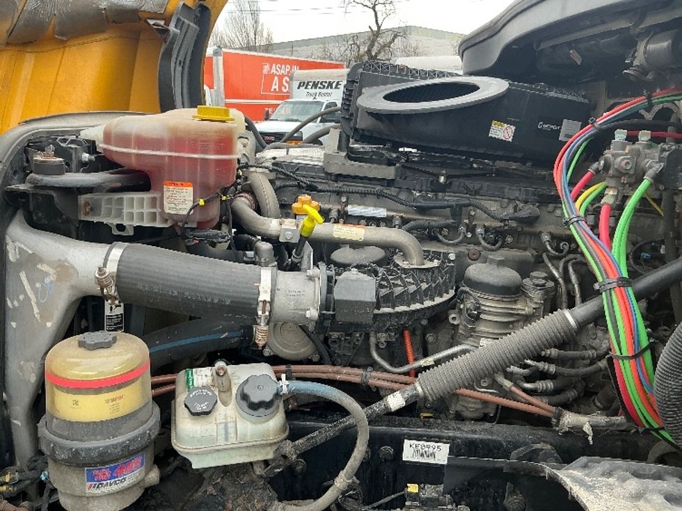 Day Cab Tractor-Heavy Duty Tractors-Freightliner-2019-T12664ST-Bowling Green-KY-351,049\n\t\tmiles-$ 41,250 - Image 16