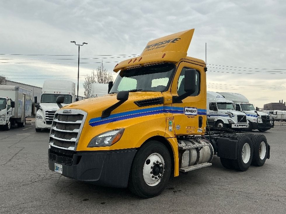 Day Cab Tractor-Heavy Duty Tractors-Freightliner-2019-T12664ST-Bowling Green-KY-351,049\n\t\tmiles-$ 41,250 - Image 3
