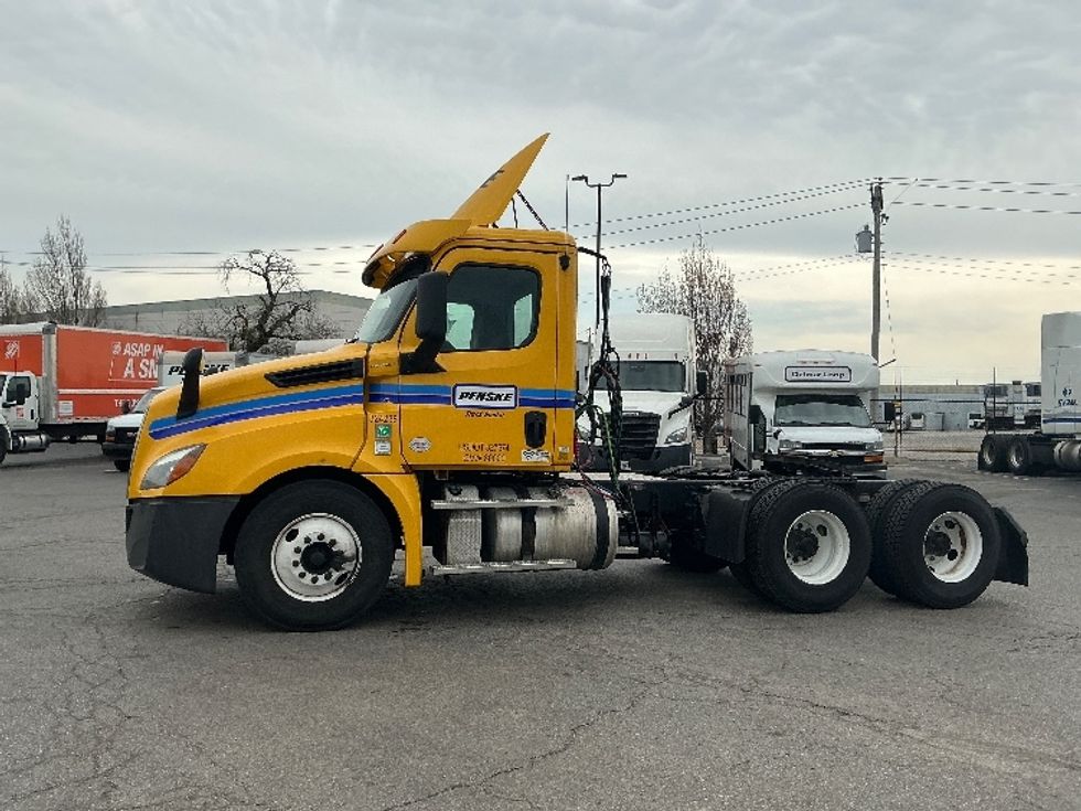 Day Cab Tractor-Heavy Duty Tractors-Freightliner-2019-T12664ST-Bowling Green-KY-351,049\n\t\tmiles-$ 41,250 - Image 4