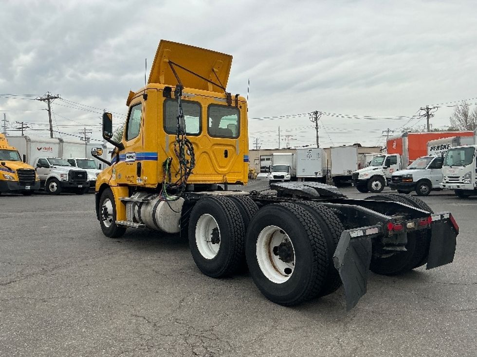 Day Cab Tractor-Heavy Duty Tractors-Freightliner-2019-T12664ST-Bowling Green-KY-351,049\n\t\tmiles-$ 41,250 - Image 5