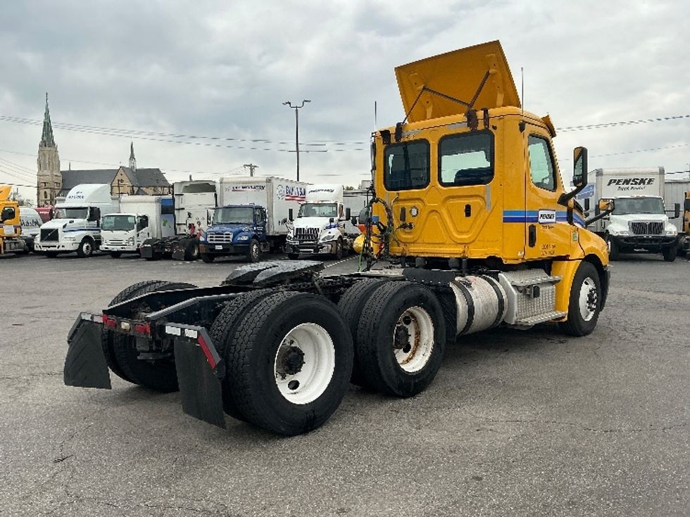 Day Cab Tractor-Heavy Duty Tractors-Freightliner-2019-T12664ST-Bowling Green-KY-351,049\n\t\tmiles-$ 41,250 - Image 7