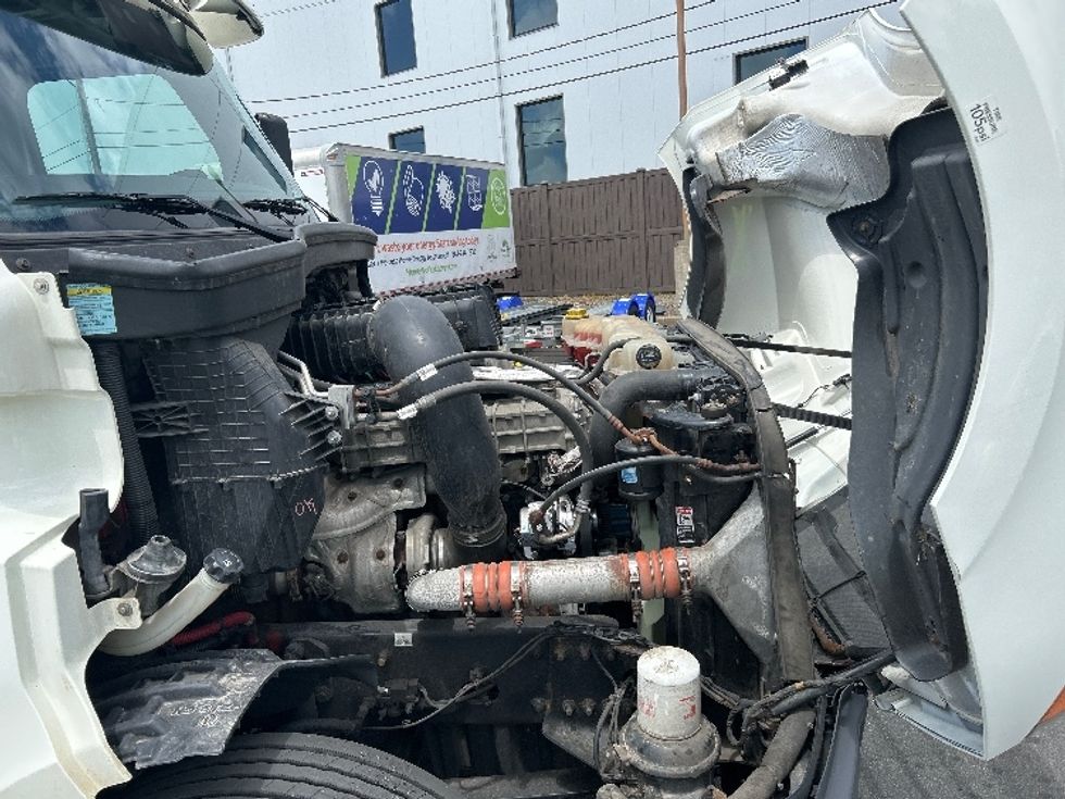 Day Cab Tractor-Heavy Duty Tractors-Freightliner-2019-T12664ST-Braintree-MA-203,341\n\t\tmiles-$ 51,500 - Image 15