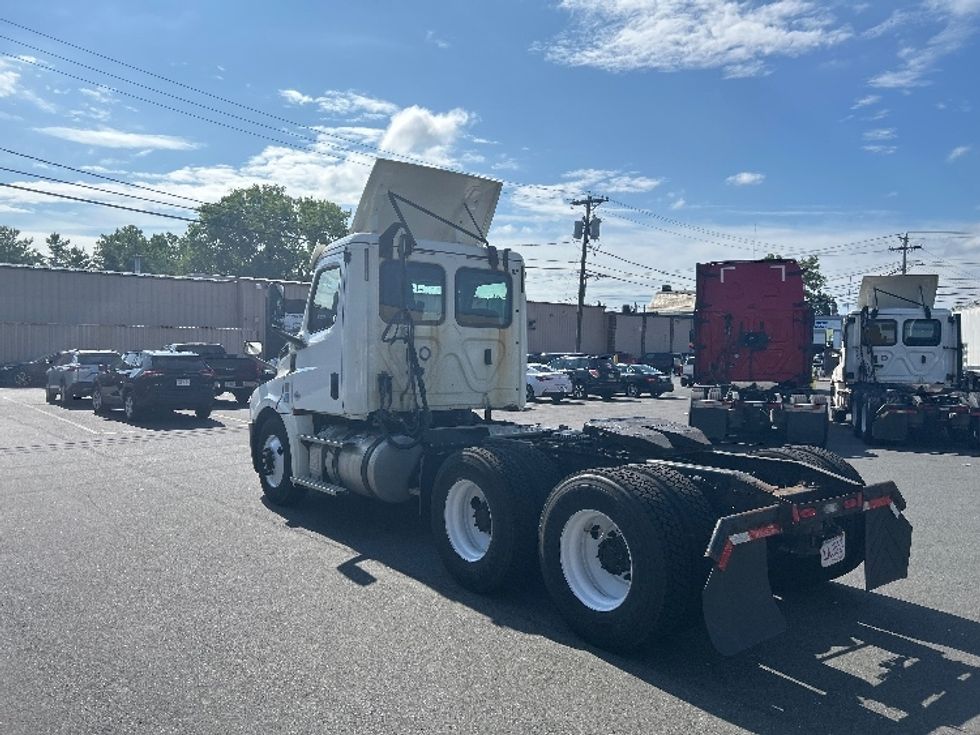 Day Cab Tractor-Heavy Duty Tractors-Freightliner-2019-T12664ST-Braintree-MA-203,341\n\t\tmiles-$ 51,500 - Image 5