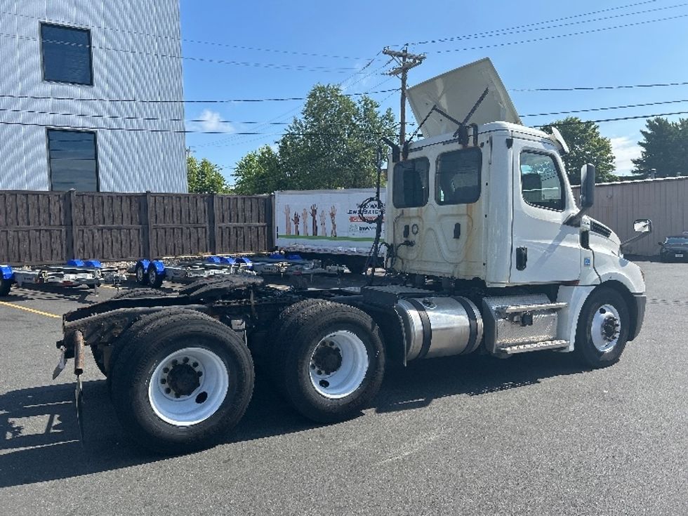 Day Cab Tractor-Heavy Duty Tractors-Freightliner-2019-T12664ST-Braintree-MA-203,341\n\t\tmiles-$ 51,500 - Image 7