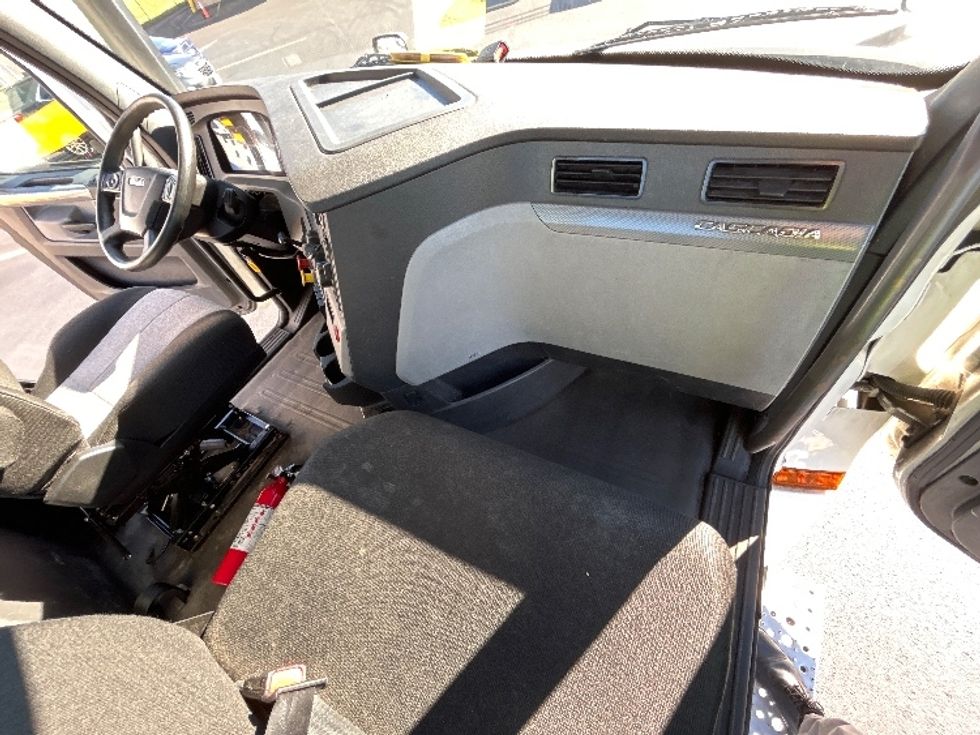 Day Cab Tractor-Heavy Duty Tractors-Freightliner-2019-T12664ST-Braintree-MA-212,563\n\t\tmiles-$ 48,500 - Image 13