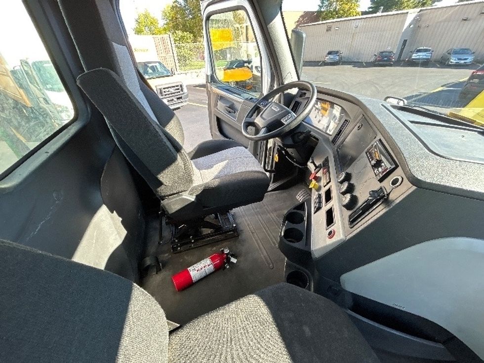 Day Cab Tractor-Heavy Duty Tractors-Freightliner-2019-T12664ST-Braintree-MA-212,563\n\t\tmiles-$ 48,500 - Image 14