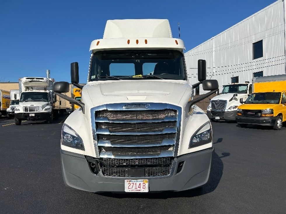 Day Cab Tractor-Heavy Duty Tractors-Freightliner-2019-T12664ST-Braintree-MA-212,563\n\t\tmiles-$ 48,500 - Image 2