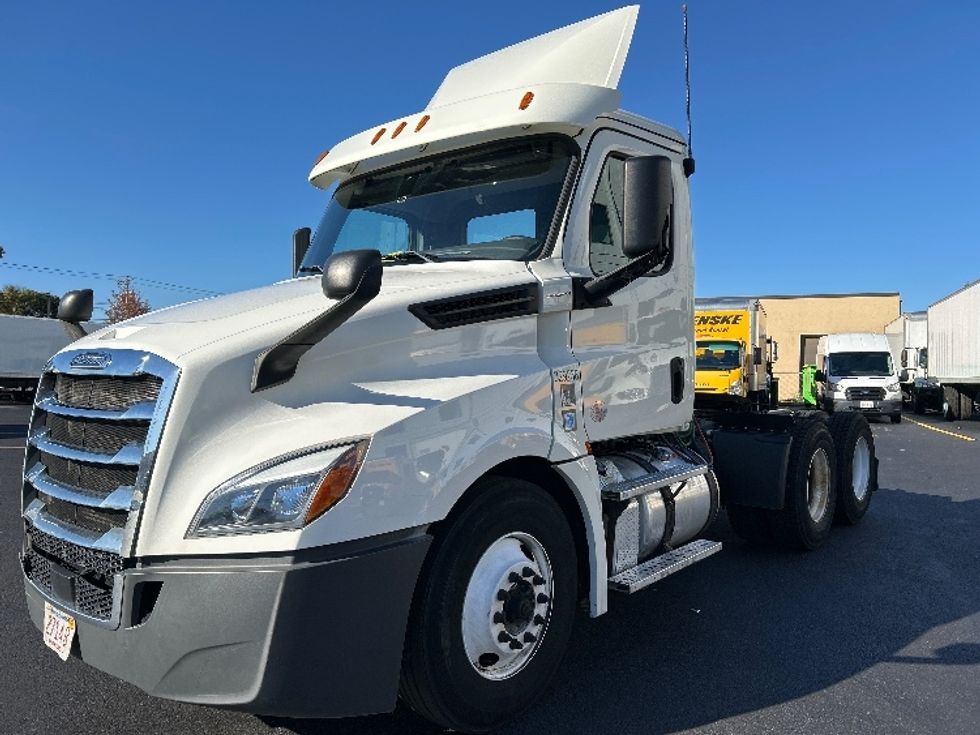 Day Cab Tractor-Heavy Duty Tractors-Freightliner-2019-T12664ST-Braintree-MA-212,563\n\t\tmiles-$ 48,500 - Image 3