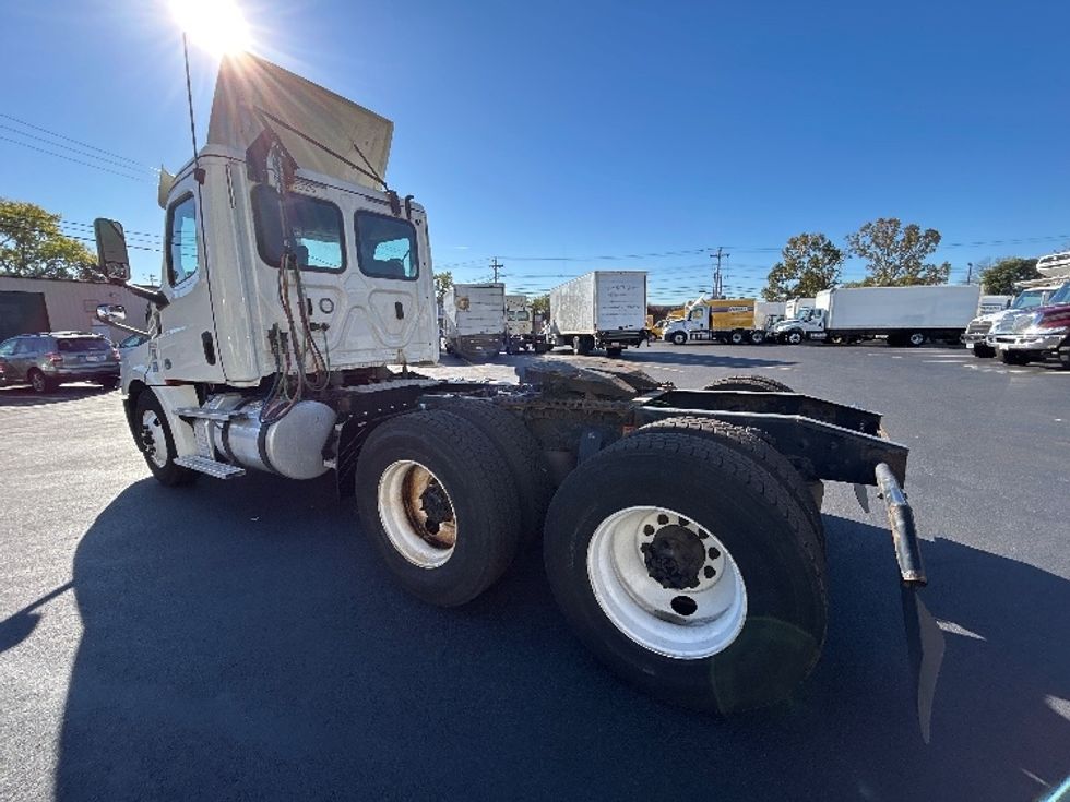 Day Cab Tractor-Heavy Duty Tractors-Freightliner-2019-T12664ST-Braintree-MA-212,563\n\t\tmiles-$ 48,500 - Image 5