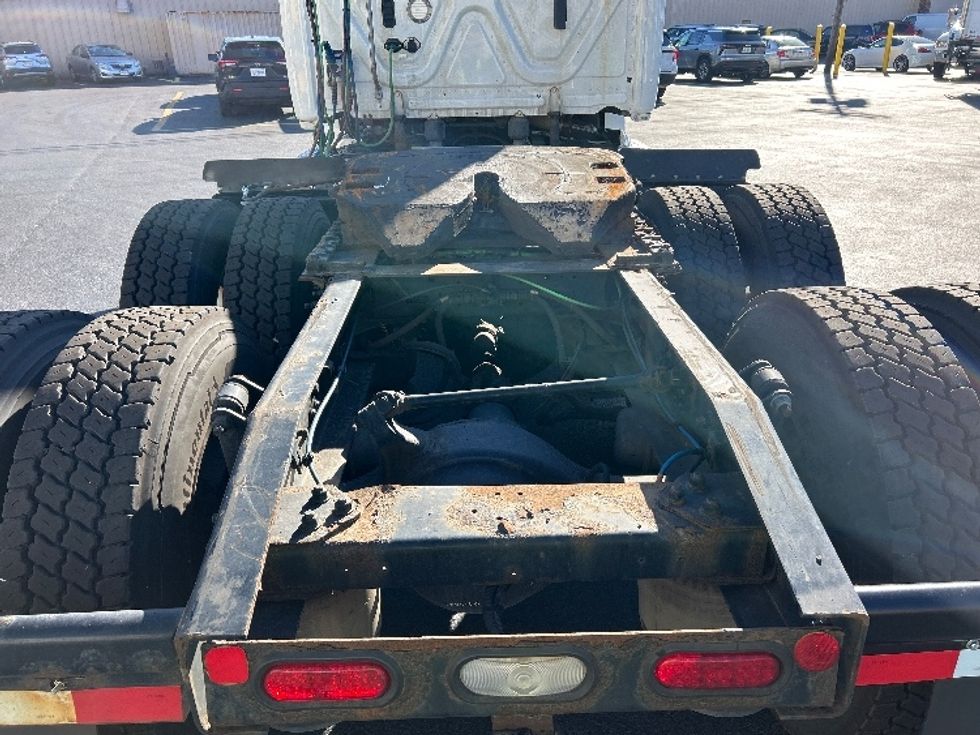 Day Cab Tractor-Heavy Duty Tractors-Freightliner-2019-T12664ST-Braintree-MA-212,563\n\t\tmiles-$ 48,500 - Image 6