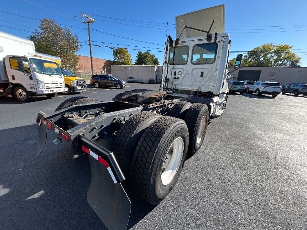 Day Cab Tractor-Heavy Duty Tractors-Freightliner-2019-T12664ST-Braintree-MA-212,563\n\t\tmiles-$ 48,500 - Image 7