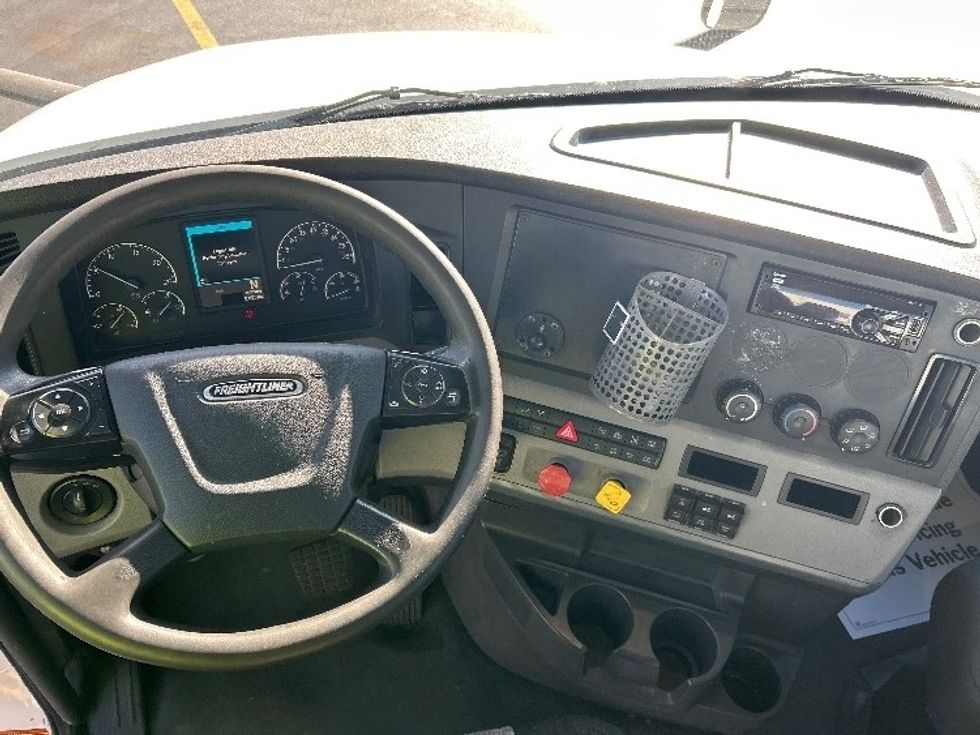 Day Cab Tractor-Heavy Duty Tractors-Freightliner-2019-T12664ST-Braintree-MA-258,711\n\t\tmiles-$ 46,250 - Image 11