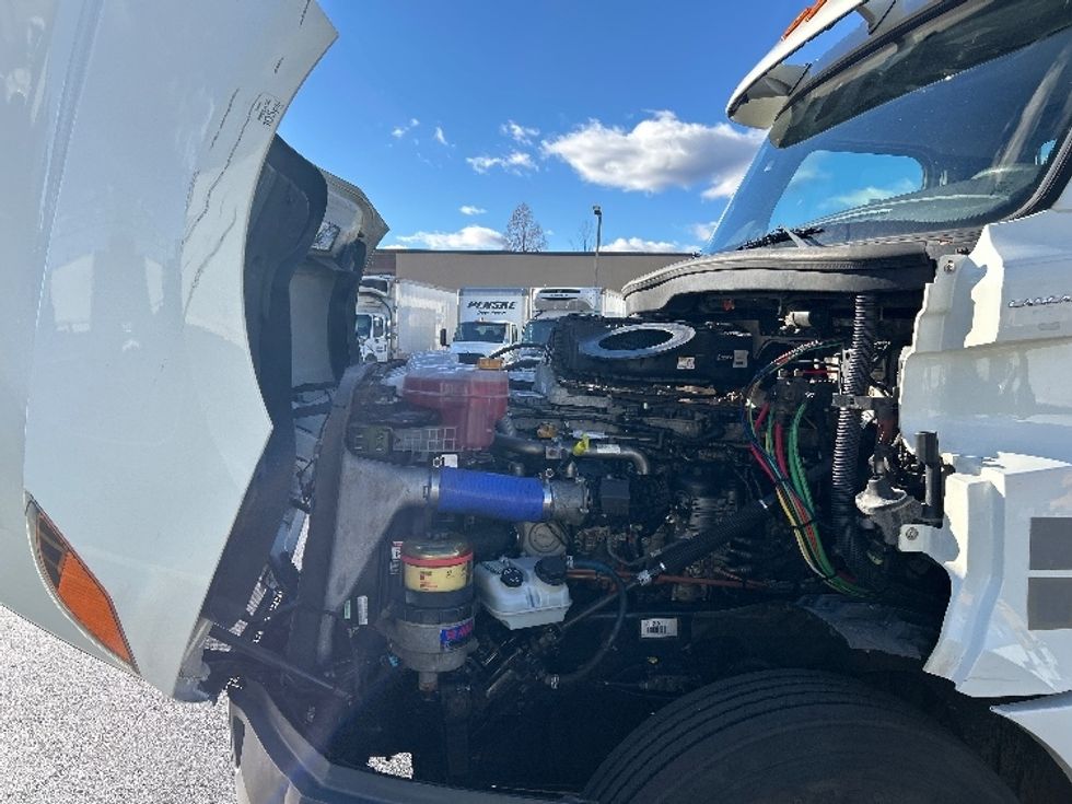 Day Cab Tractor-Heavy Duty Tractors-Freightliner-2019-T12664ST-Braintree-MA-258,711\n\t\tmiles-$ 46,250 - Image 16