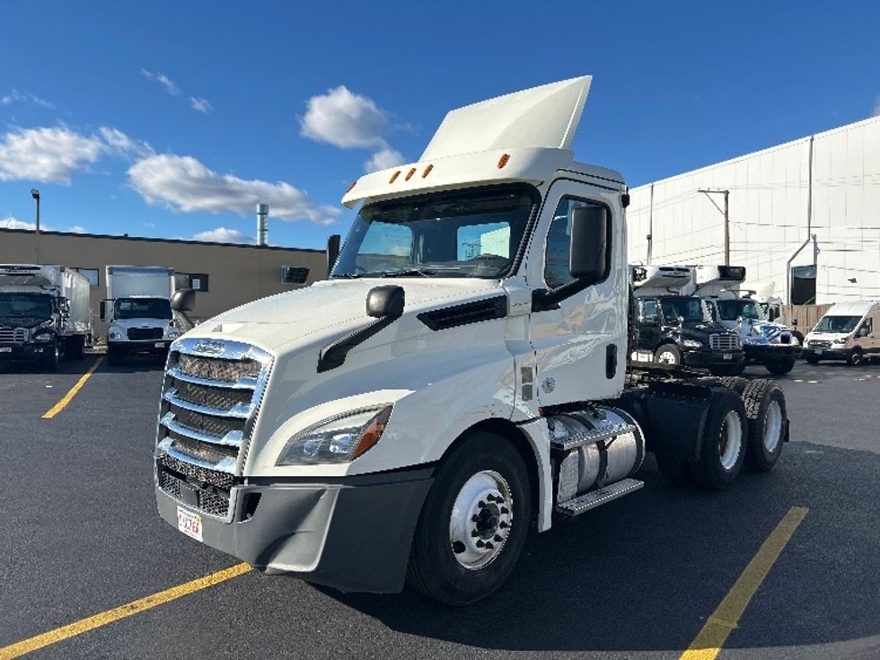 Day Cab Tractor-Heavy Duty Tractors-Freightliner-2019-T12664ST-Braintree-MA-258,711\n\t\tmiles-$ 46,250 - Image 3