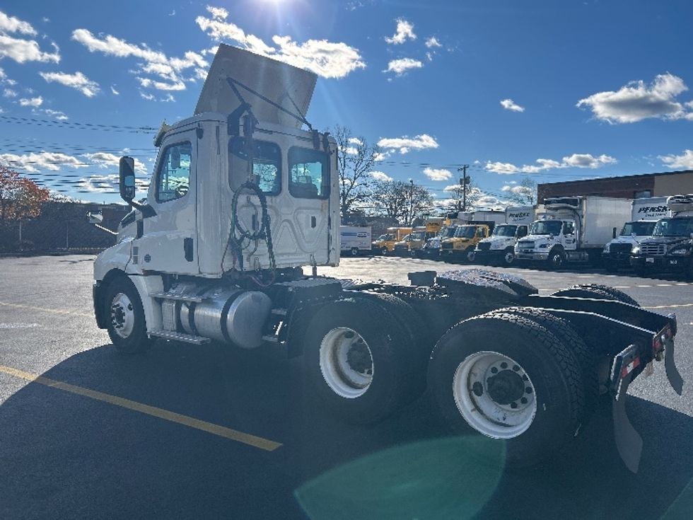 Day Cab Tractor-Heavy Duty Tractors-Freightliner-2019-T12664ST-Braintree-MA-258,711\n\t\tmiles-$ 46,250 - Image 5