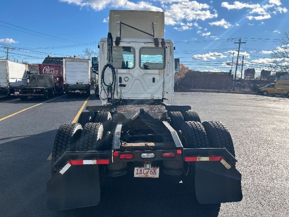 Day Cab Tractor-Heavy Duty Tractors-Freightliner-2019-T12664ST-Braintree-MA-258,711\n\t\tmiles-$ 46,250 - Image 6