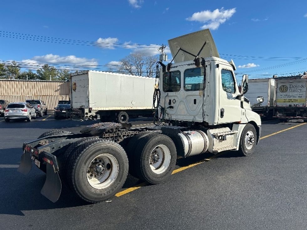 Day Cab Tractor-Heavy Duty Tractors-Freightliner-2019-T12664ST-Braintree-MA-258,711\n\t\tmiles-$ 46,250 - Image 7