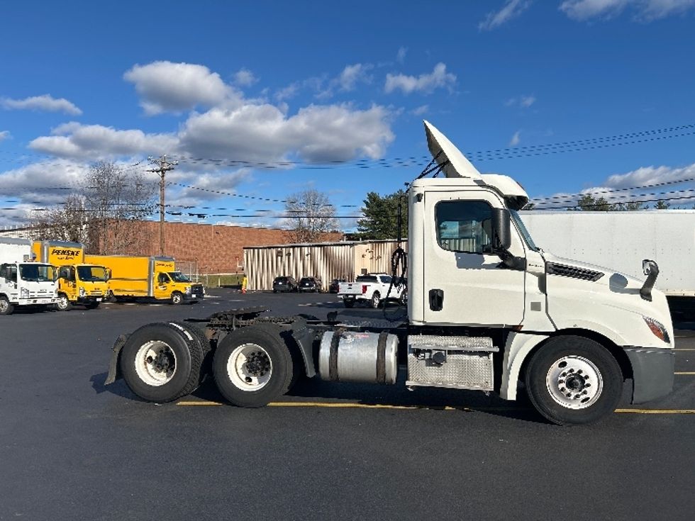Day Cab Tractor-Heavy Duty Tractors-Freightliner-2019-T12664ST-Braintree-MA-258,711\n\t\tmiles-$ 46,250 - Image 8