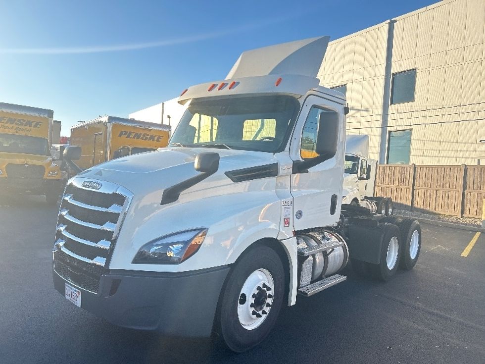 Day Cab Tractor-Heavy Duty Tractors-Freightliner-2019-T12664ST-Braintree-MA-263,694\n\t\tmiles-$ 46,000 - Image 1